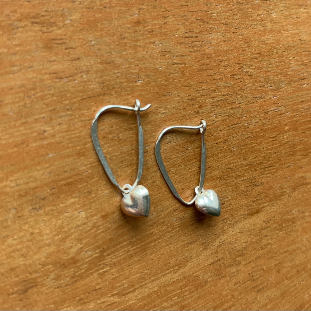 Vintage gold loop heart dangling earrings